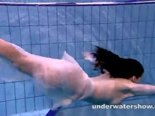 Andrea espectáculos agradável corpo debaixo de água