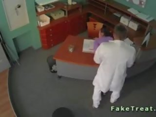 Turvalisus kaamera keppimine sisse võltsitud haigla