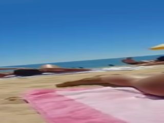 Ειλικρινής first-rate μελαχρινός/ή νέος γυναίκα τέλειο κώλος tanning στο ο παραλία