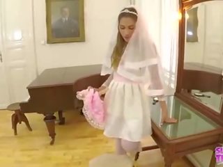 Trailer&num;2 mazulis nicols mīklas par viņai draugs pirms kāzas