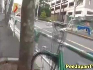 Japonské cikať v ulica