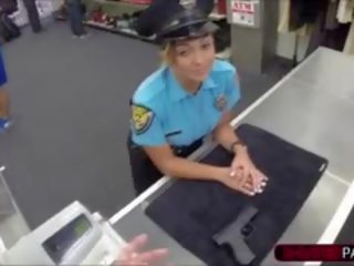 Sexy polícia dostane fucked podľa obchod owner