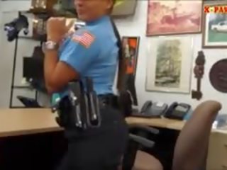 Polisi officer with huge boobs got fucked in the mbalikkamar