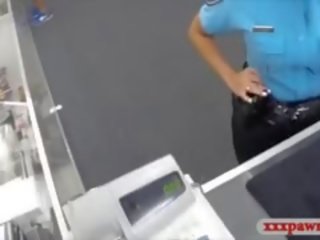Groß titten polizei offizier saugt und gefickt die pawn mann