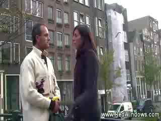 Con suo guida arrapato turista visits un prostituta in amsterdam