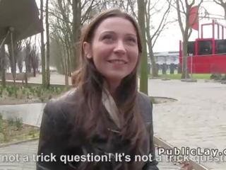 Бельгійка красуня відстій пеніс в публічний