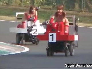 Sikiş machine race outside