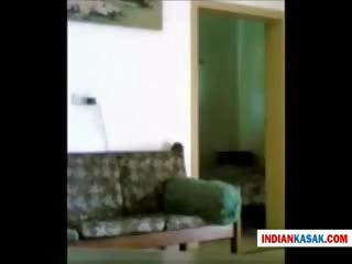 Indiana desi polícia homem apreciando com sua gf em casa por pornraja