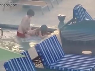 セモ na piscina