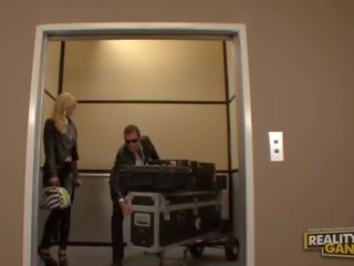 Amateur amazing blonde slut doing blowjob and gets fucked on the lift