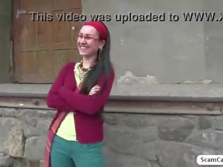 Ajaýyp lulu gets banged by the agent in the jemagat öňünde and gets creampied